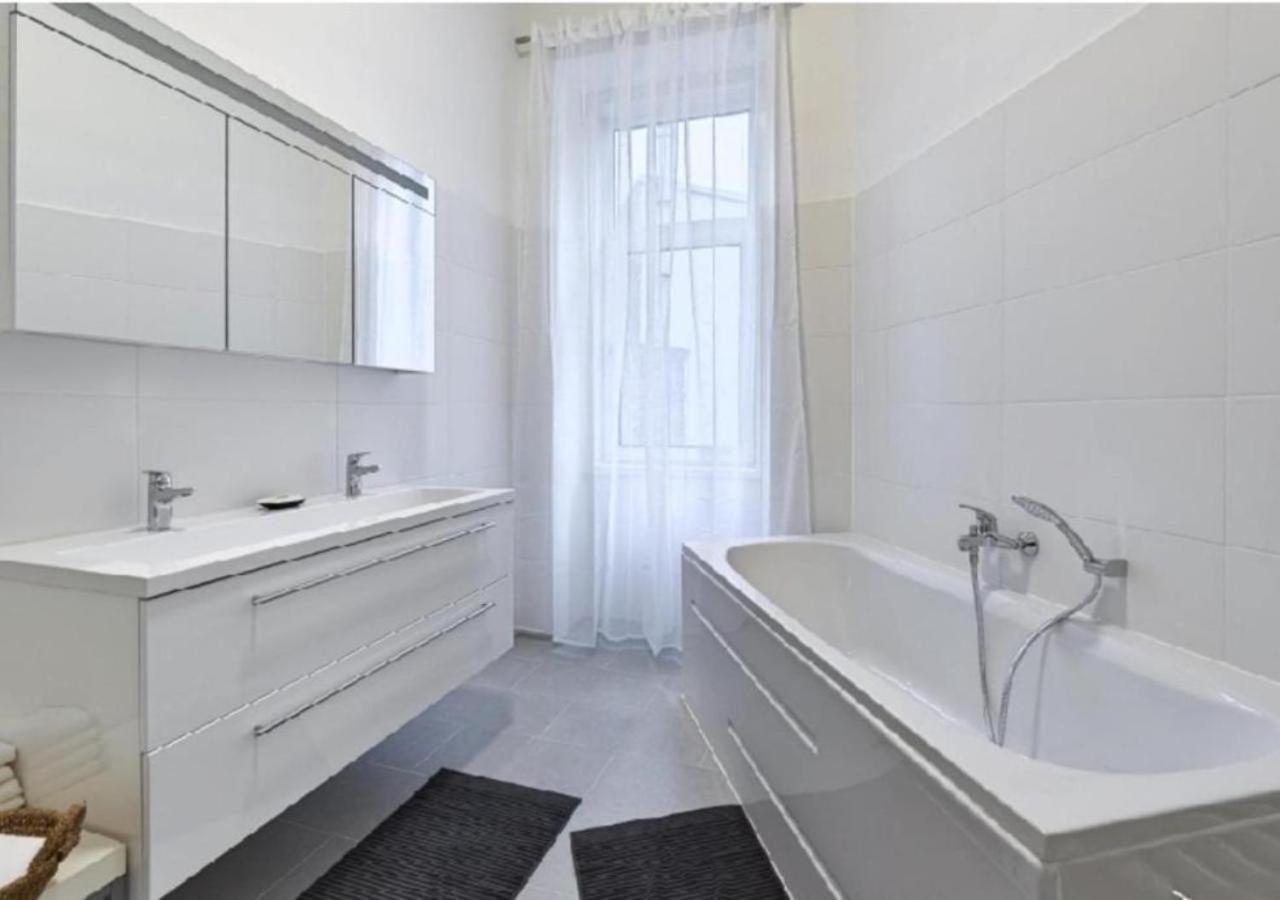 Appartamento Luxurious, 2 Min To Casino And Roemertherme Baden bei Wien Esterno foto