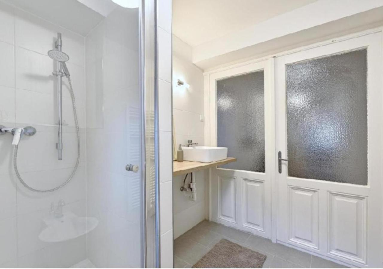 Appartamento Luxurious, 2 Min To Casino And Roemertherme Baden bei Wien Esterno foto