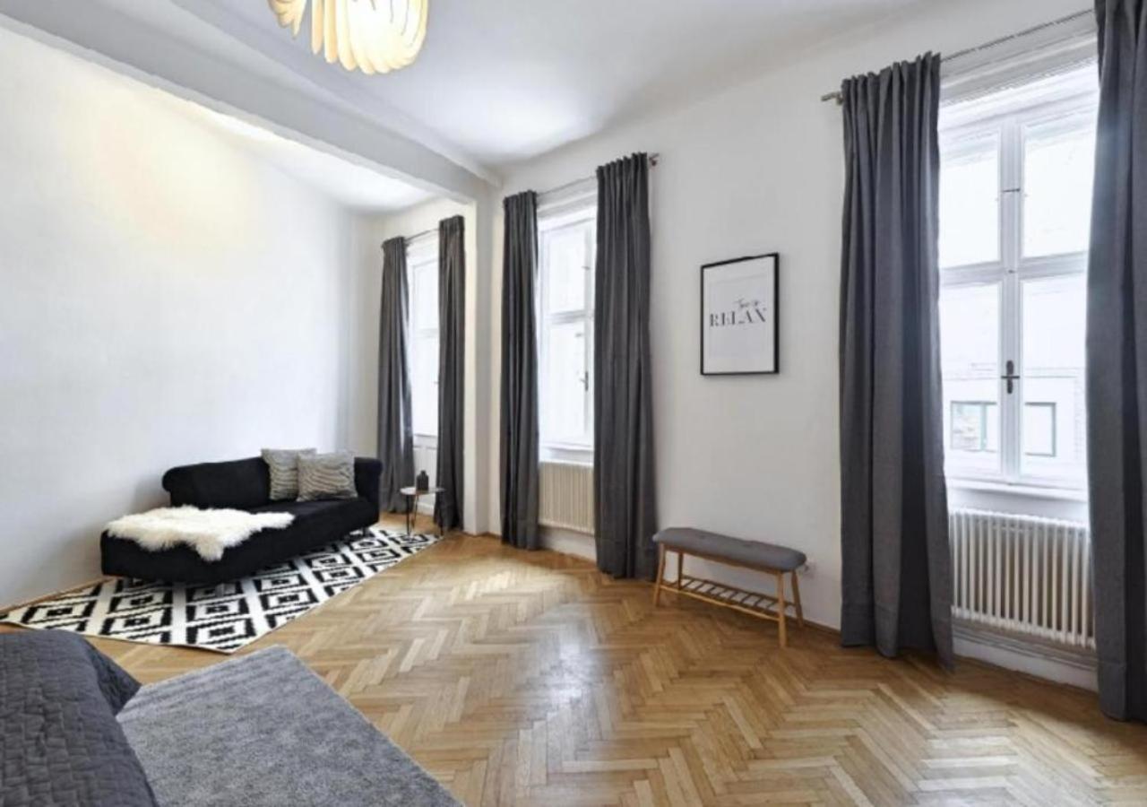 Appartamento Luxurious, 2 Min To Casino And Roemertherme Baden bei Wien Esterno foto